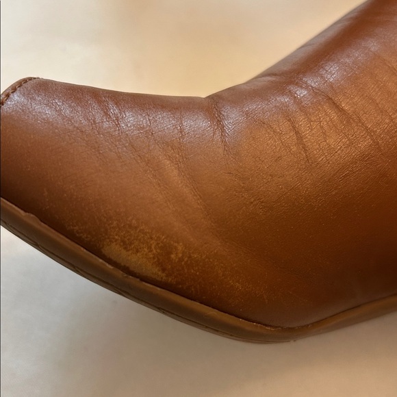 Women’s Leather Block Heel Peep Toe Shoe
little faded on the side of both shoes - Picture 4 of 8